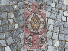 Türkischer Vintage kleiner Teppich Handarbeit Wolle Böhmisch Badematte Vorleger 1,3 x 2,7 Fuß