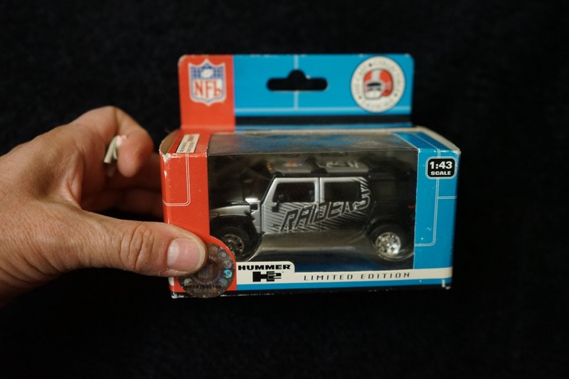 2004 Oakland Raiders Hummer H2 Die Cast 1:43 Scale Fleer NFL Limited Edition