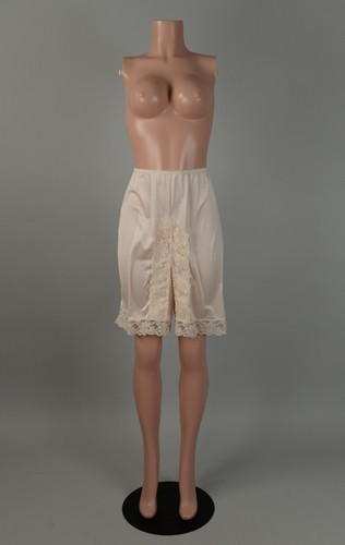 Vintage Lorraine Ultra Feminine Pettipants Culotte Slip - Ivory