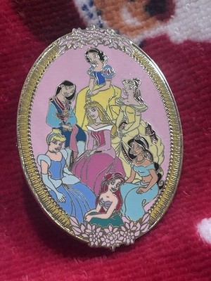 Disney DLR Featured Artist Collection 2005 Princess Portrait Jumbo Pin