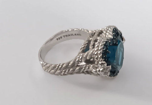 Anillo Judith Ripka Smithsonian de 12 quilates con topacio azul de Londres y diamantes talla 11 - Imagen 3 de 8