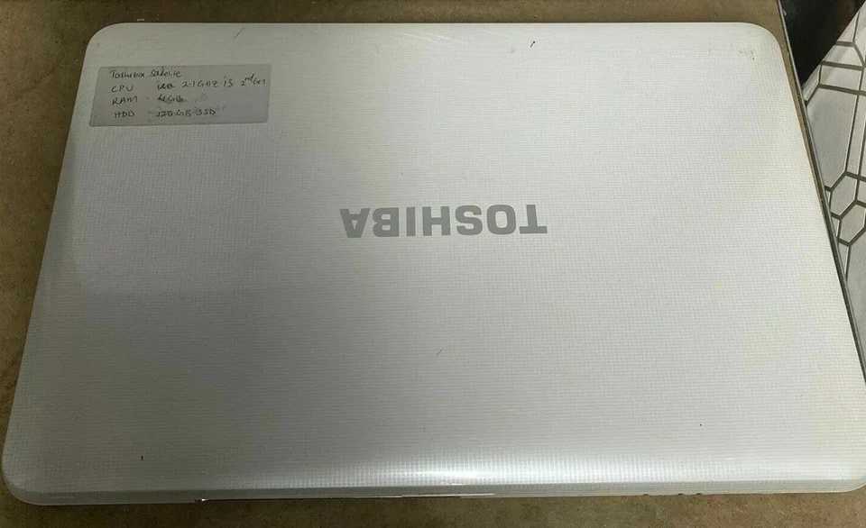 Toshiba Satellite L850 15.6" Laptop Core i3 2.1GHz 16GB RAM 500GB SSD WIN 10 - Image 4 of 4