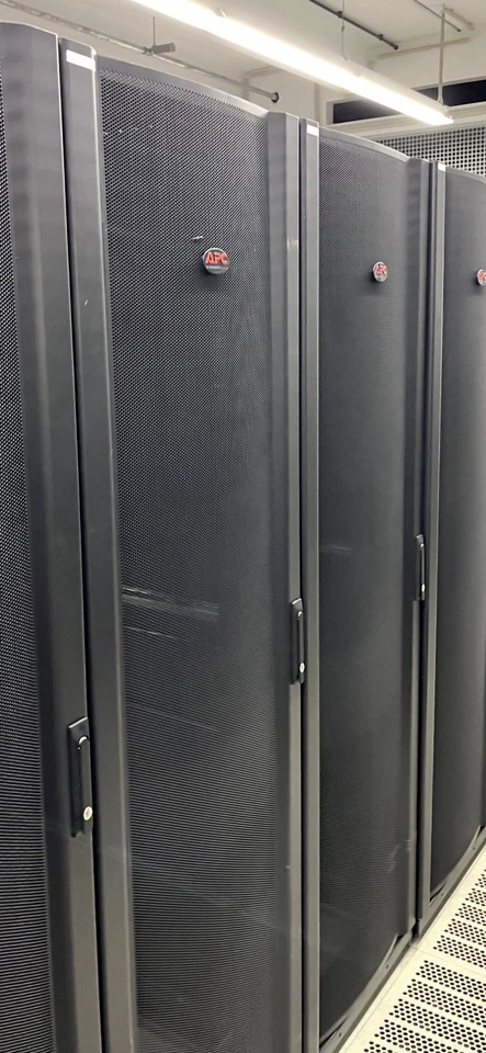 APC Rack 3100 netzwerkscheank