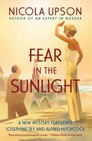 Fear In The Sunlight Nicola Upson Taschenbuch Kartoniert / Broschiert Englisch
