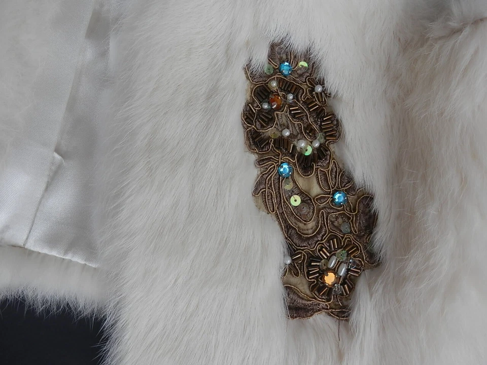 Arden B женщин кроличий мех без рукавов короткий белый жилет вышитый размер L - Изображение 2 из 4