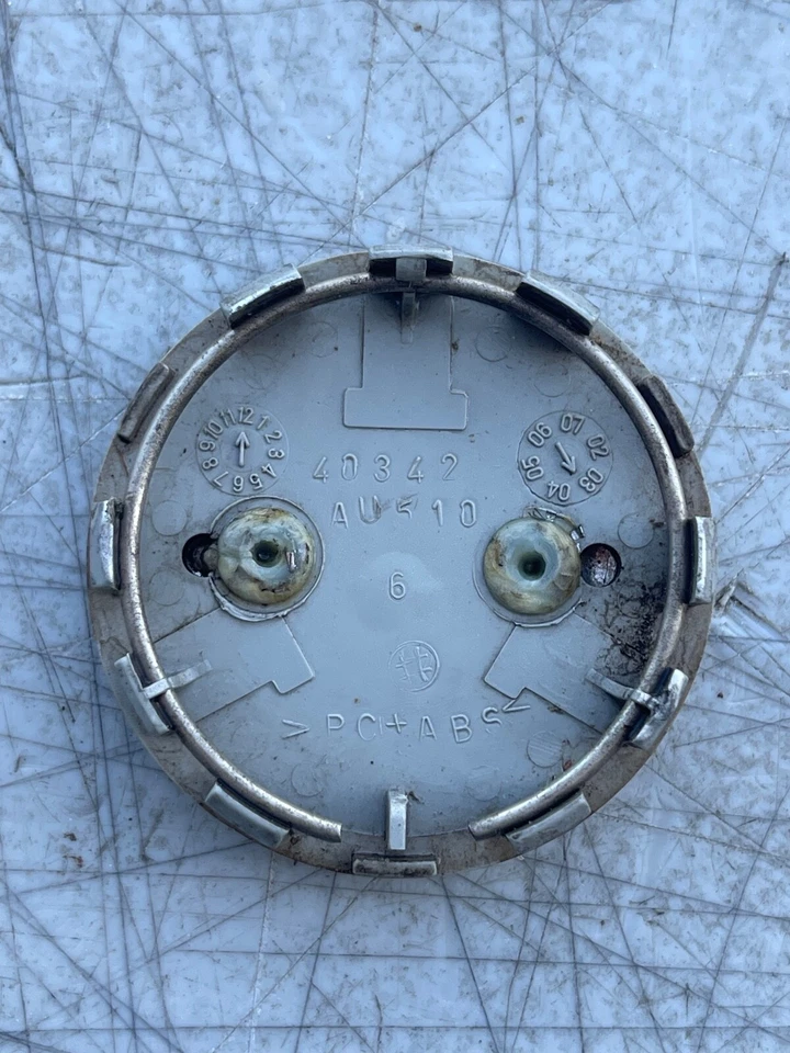 2005 Nissan Quest roda centro cubo tampa lado esquerdo/direito OEM - Imagem 2 de 3