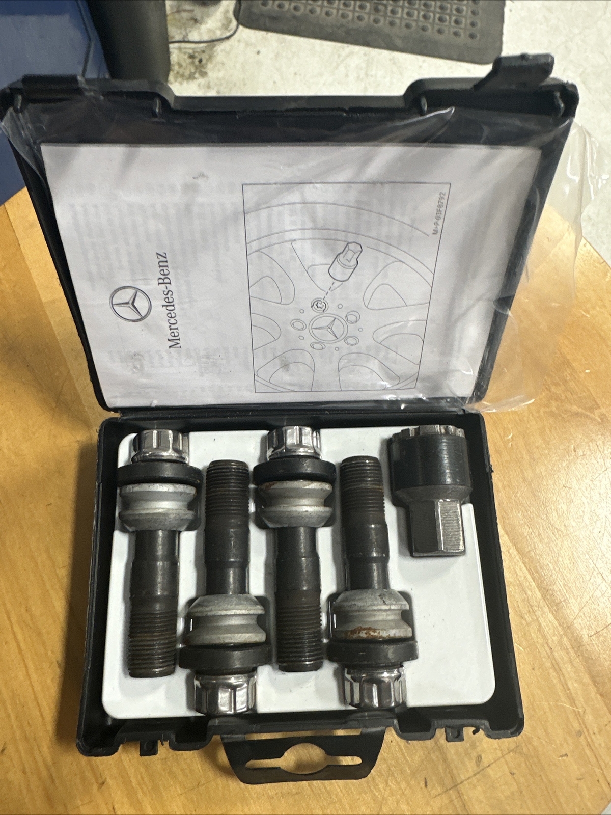 OEM MercedesBenz Wheel Lock Kit A000 990 98 19 New Style Chrome Tip