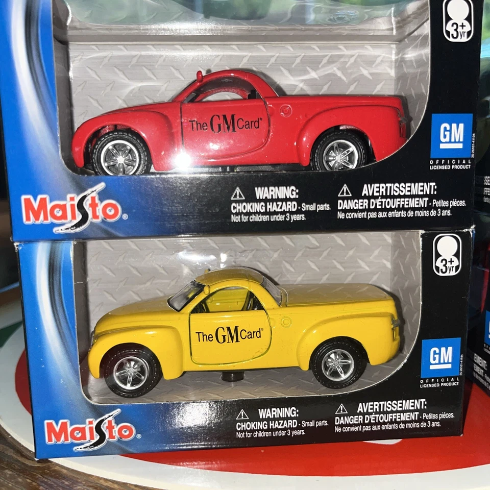 MAISTO 1:25 2001 CHEVROLET SSR CONCEPT * SPECIAL GM Card EDITION Red Or Yellow - Image 4 of 4