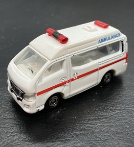 Tomica Nissan Nv350 Caravan Ambulance /loose   Toy car #18 S=1/69