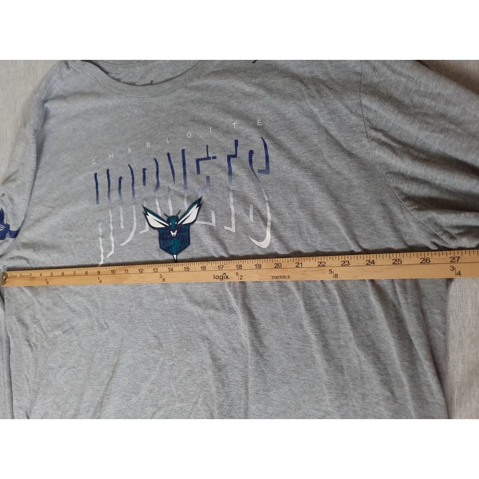 Air Jordan Hombres 4XL Charlotte Hornets Arte Logo Exterior Camiseta Manga Larga Foto 3 de 4