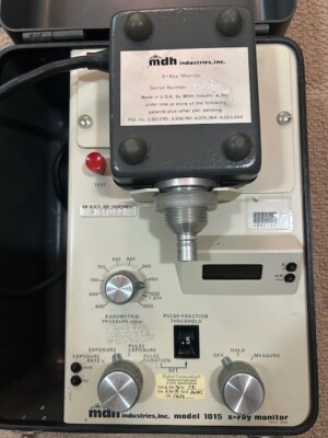 MDH INDUSTRIES / RADCAL CORP  1015 X-RAY MONITOR  powers on  FREE SHIPPING