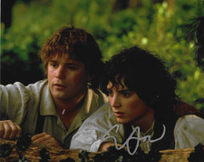 * ELIJAH WOOD * signed 8x10 photo * LORD OF THE RINGS * COA *