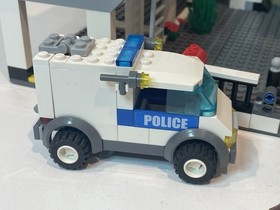 Lego 7744 City: Police Headquarters 95% Complete Minifigures Manuals