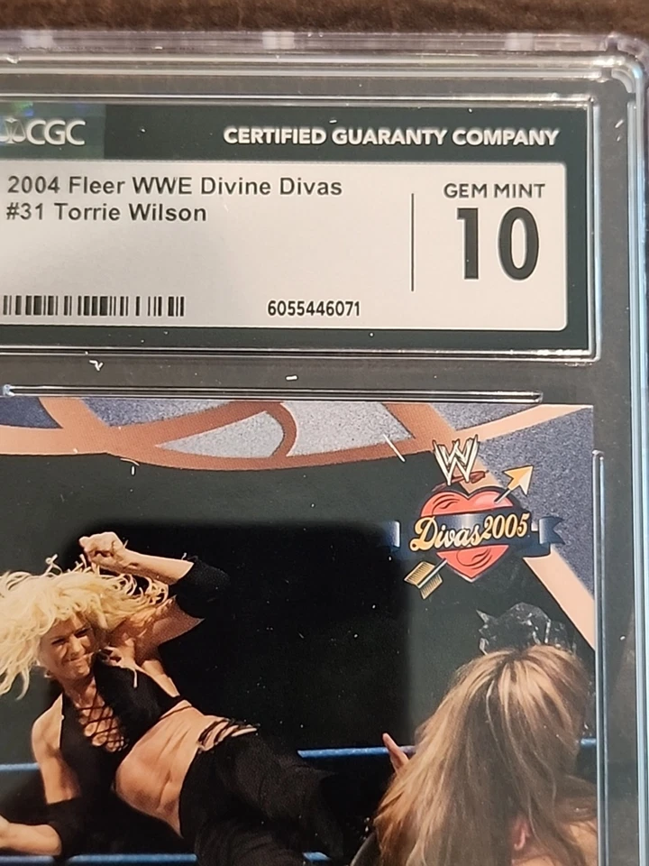 Torrie Wilson CGC 10 2004 Fleer WWE Divine Divas 31 GEMA 💎 WWF Diva Salón de la Fama Foto 2 de 4