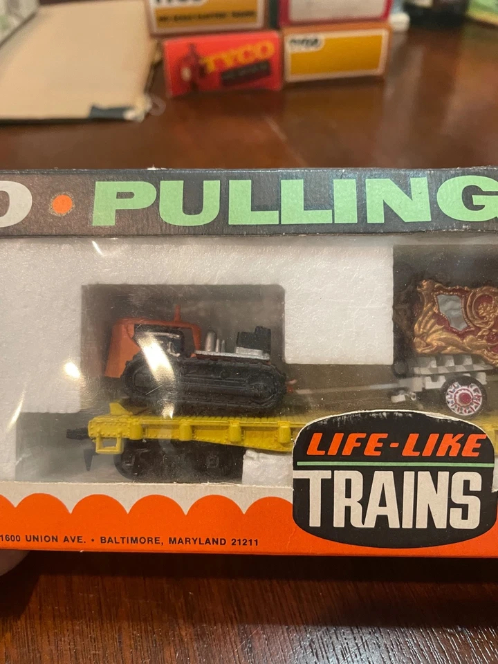 Vintage Life-Like HO  #T-587 Five Graces Bandwagon Car with Tractor circus car - Image 2 of 4