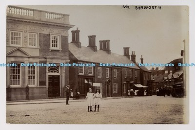 C031589 Markt Bosworth Leics Midland Bank Kinder auf der Straße RP