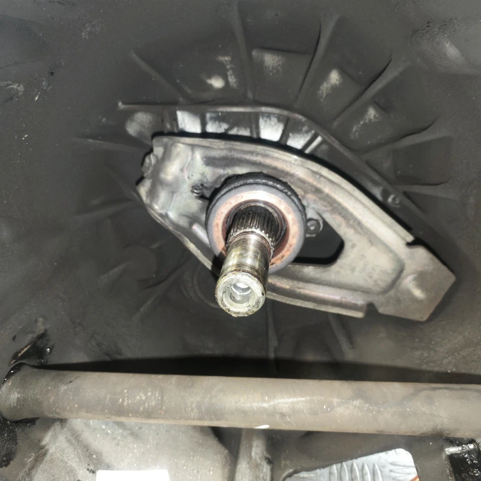 AUDI A4 B8.5 NSX GEARBOX 6 SPEED MANUAL 2.0TDI CJC 2012-2015 - Image 4 of 4