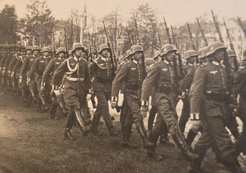 LUFTWAFFE GOOSE STEP STEEL HELMET PARADE MARCH WW2 German Military Photo