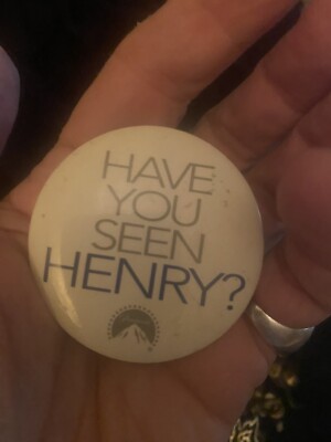 TV- 1991 PARAMOUNT PICTURES: HAVE YOU SEEN HENRY? PIN BADGE