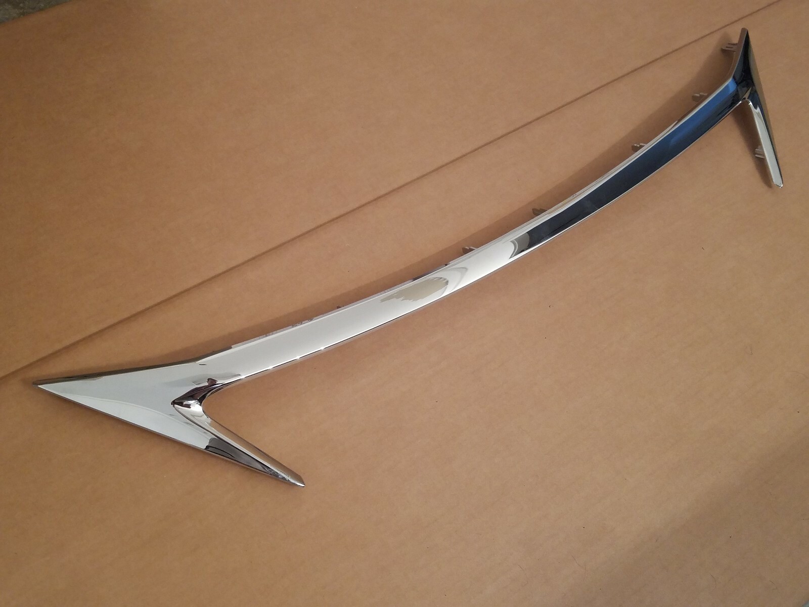 fits 20142017 LEXUS CT200h Front Bumper Chrome Grille Upper Outer