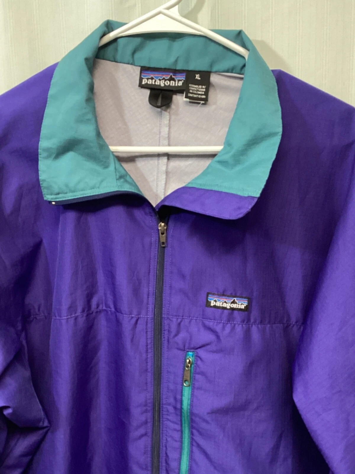 patagonia light weight full zip activewear jacket