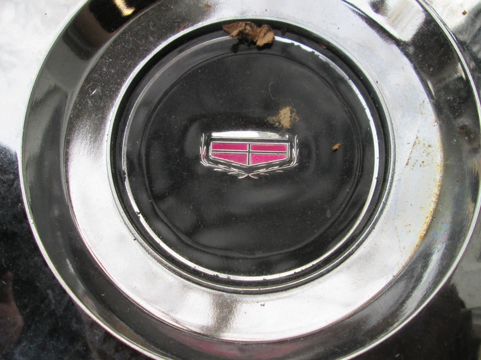 Nuevo de Lote Antiguo Ford 1970 1973 Torino Fairlane Rachero Tapacubos D0ga 14 pulgadas Foto 2 de 3