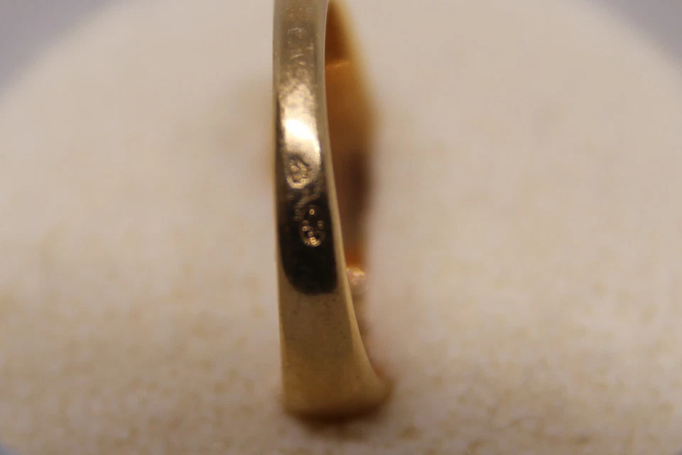 Bague jonc chevalière plateau diamants sur or jaune 18 carats 750 - Photo 4/4