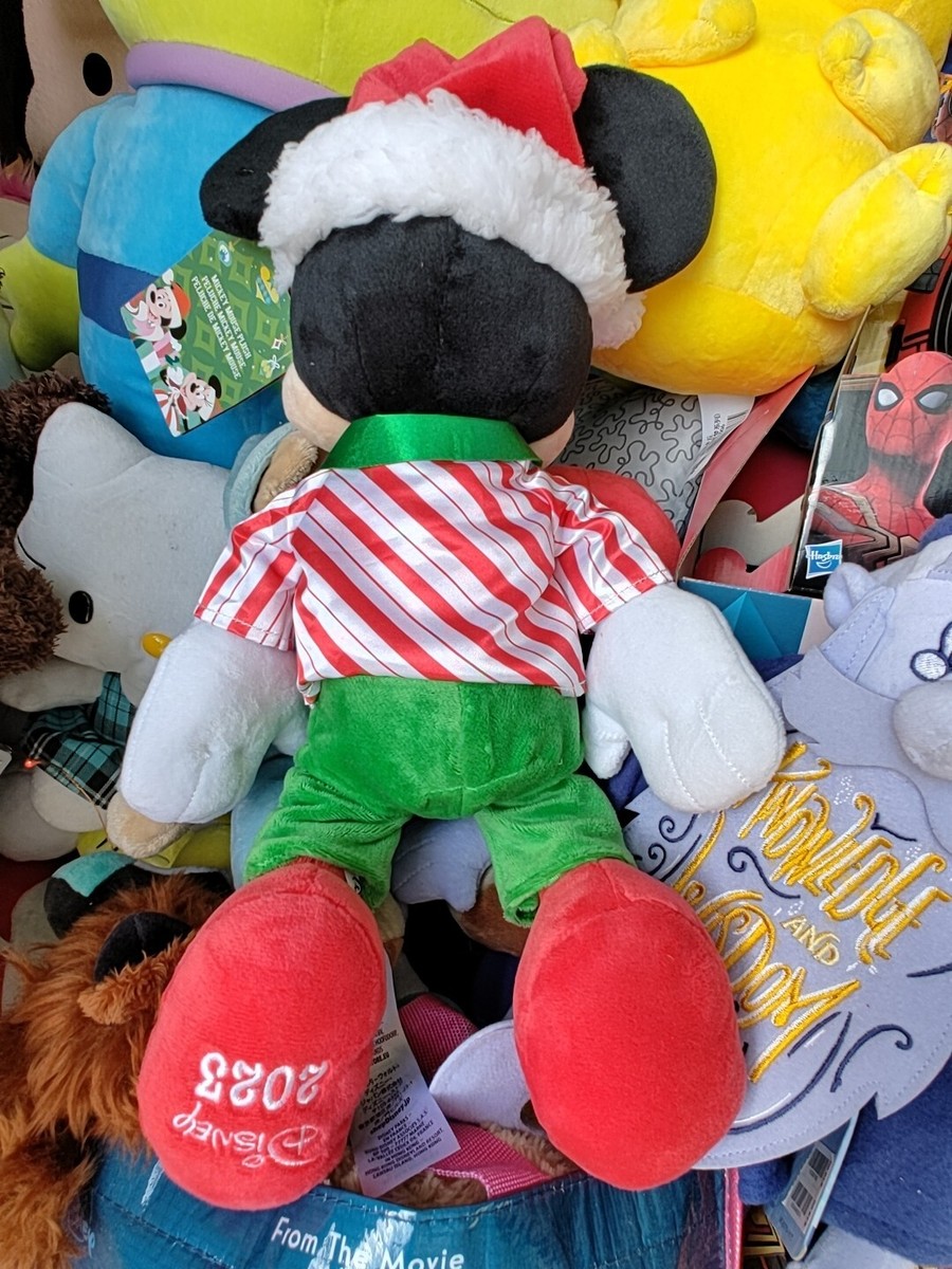 希少な動作品 Shaking Christmas Mickey ぬいぐるみ Disney Store 39 cm Soft Plush Delivering Holiday Cheer