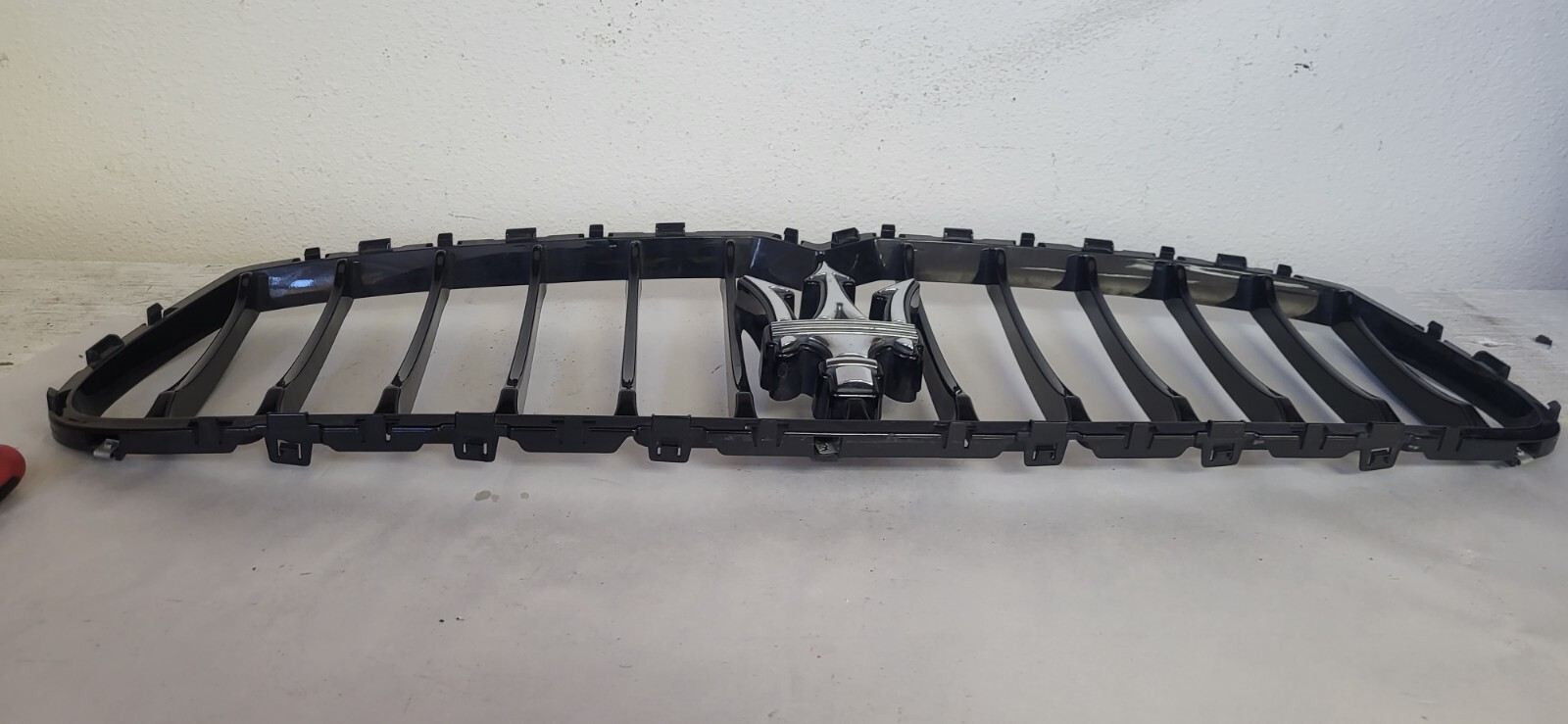 2014-2017 MASERATI GHIBLI FRONT GILLE ASSEMBLY OEM USED *DC889