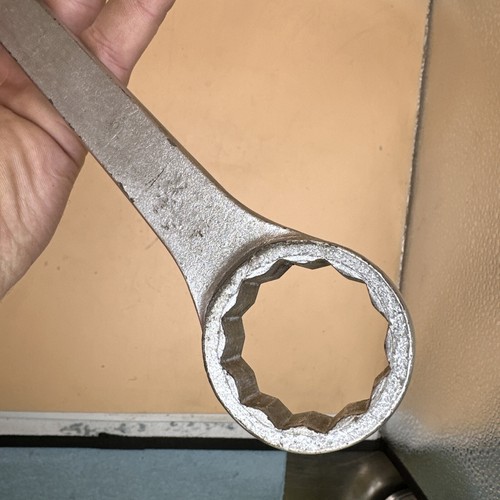 Mac Tools Sabina 16" Long 1-1/8"-1-1/4" 12PT Offset Box End Wrench BXL3640 - Picture 9 of 10