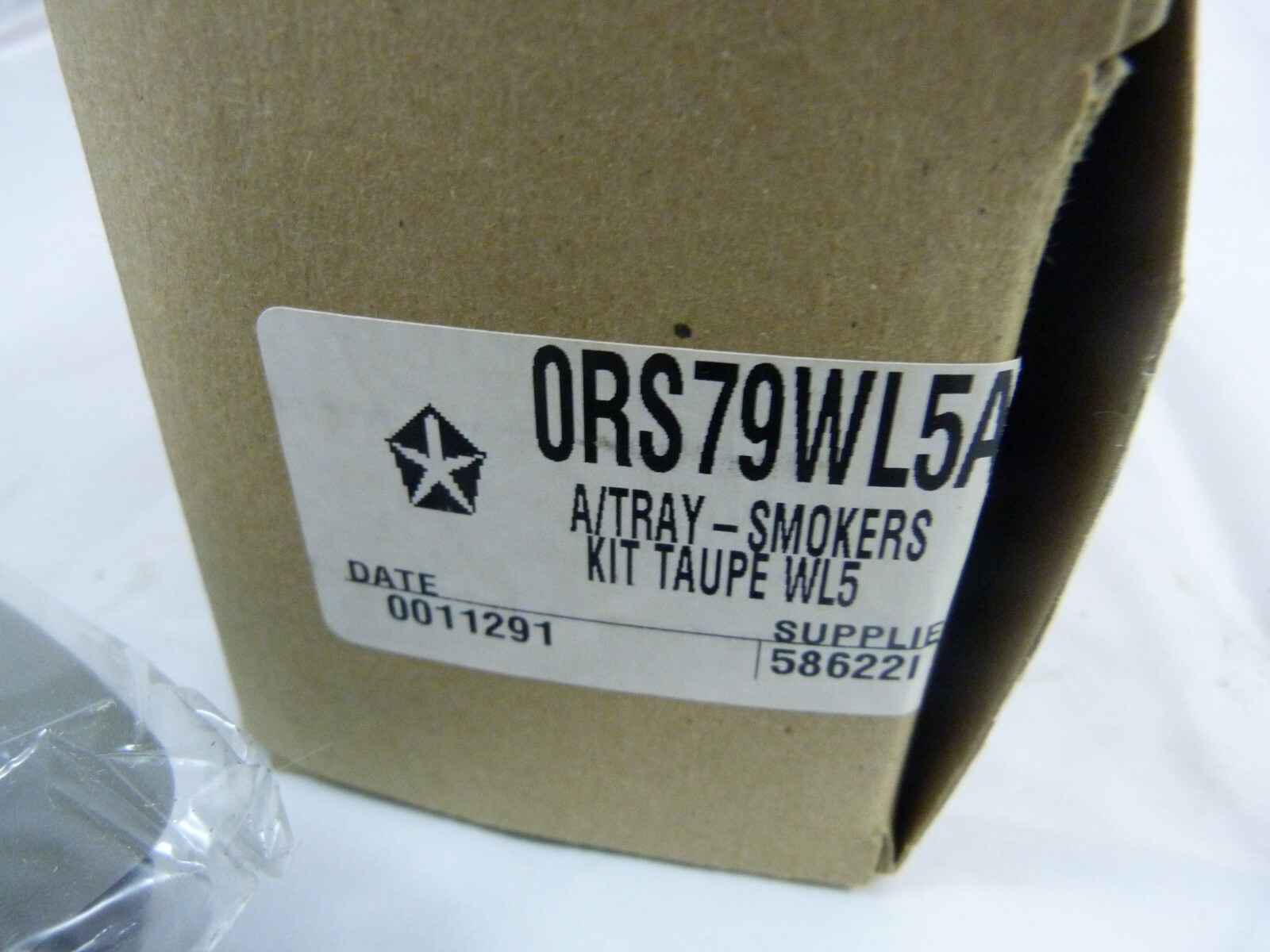 Auto Car Part 586221 Mopar Chrysler NOS Ashtray Kit Lighter ORS79WL5AA NEW