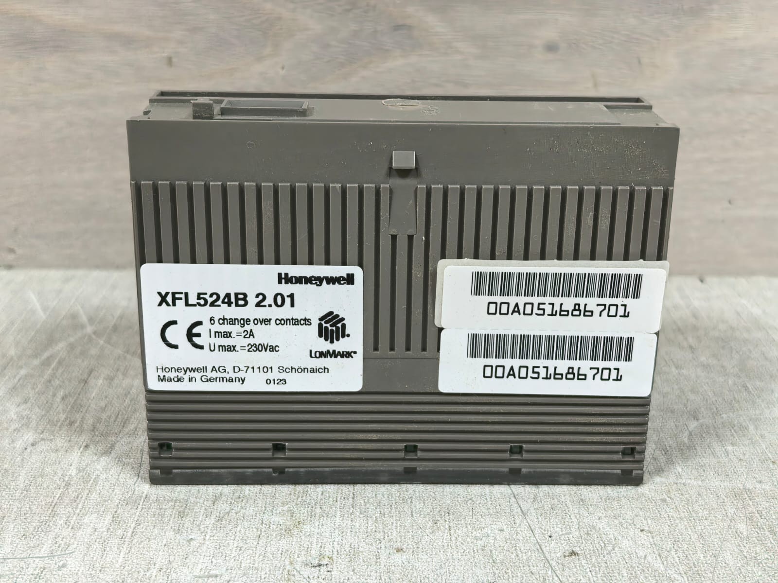 Honeywell XFL524B 2.01 HONEYWELL XFL524B 2.01 6 CHANGE OVER CONTACTS 7