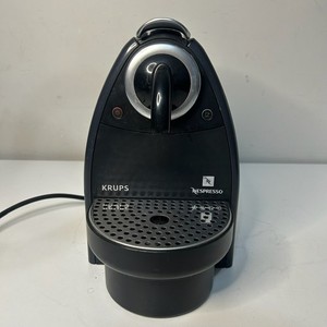 Krups Nespresso Essenza Kapsel Kaffeemaschine schwarz inklusive Pods neu verpackt