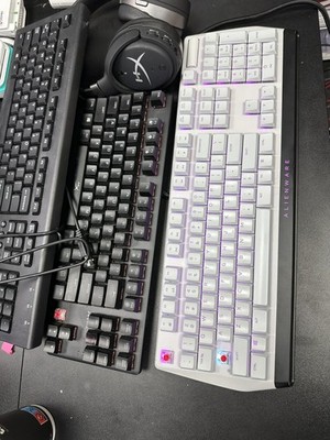 Steve Aoki gebraucht Alienware AW510K RGB Gaming Tastatur mechanisch Konvolut
