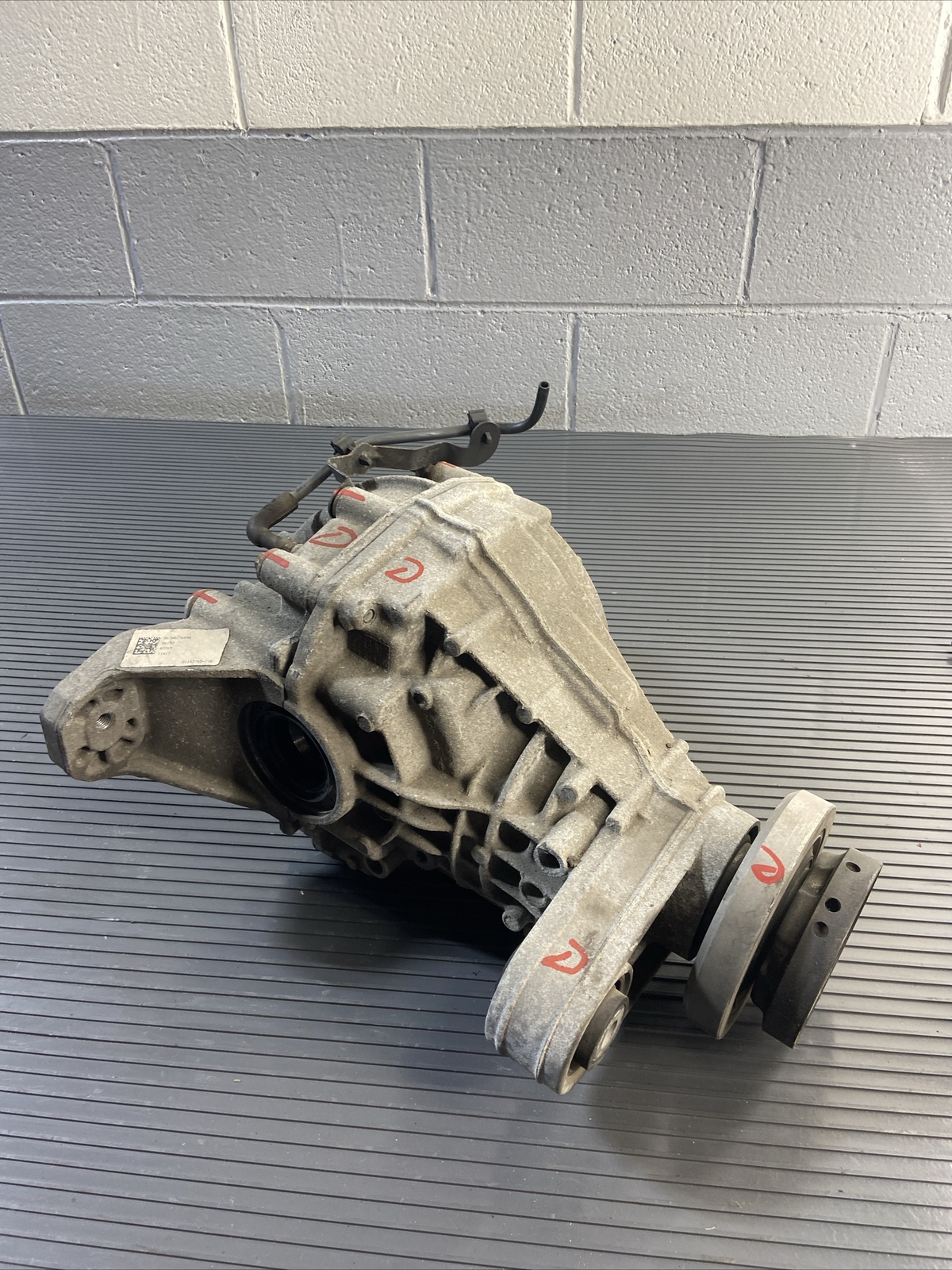 2017-2020 Maserati Levante Rear Differential Axle AWD Drivetrain OEM Assembly