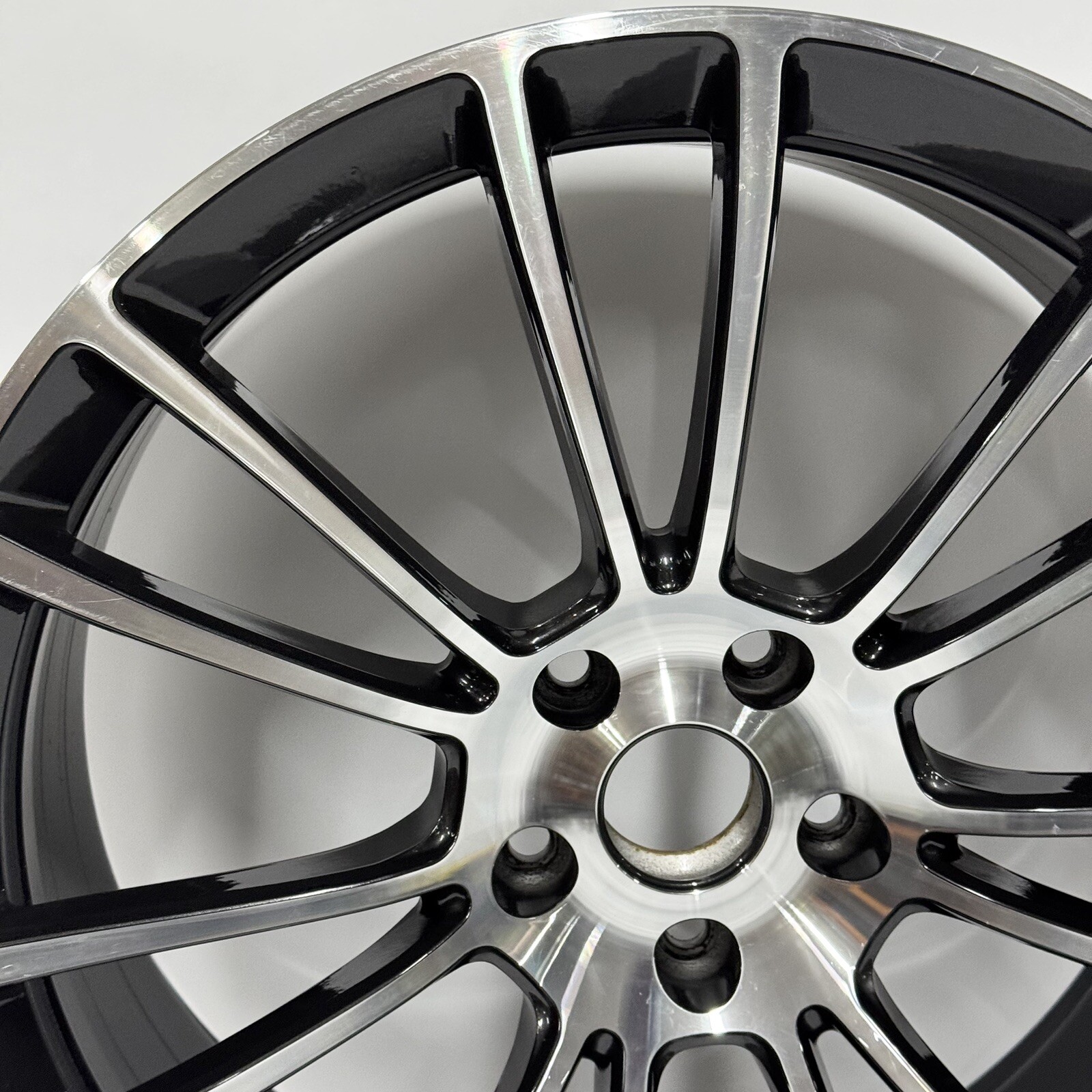 (1) McLaren 570S MACHINED BLACK FRONT Wheel 8JX19” P/N 13B0928CP OEM