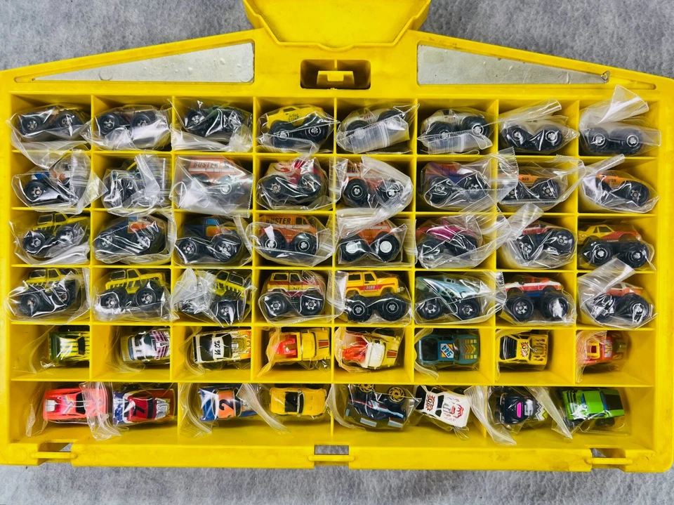 🔥🔥Vintage Galoob Micro Machines 1989Yellow Display Case Lot Of 48 Cars 🔥🔥 - Image 3 of 4
