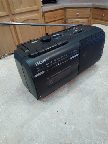 Vintage Retro Sony CFM-10 AM/FM Radio & Cassette Player Recorder Boombox Works - Picture 6 of 11