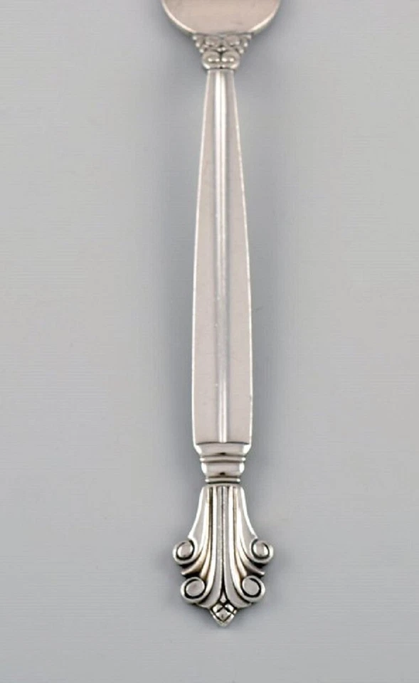 Dos tenedores de cena Georg Jensen Acanthus en plata de ley. Foto 2 de 4