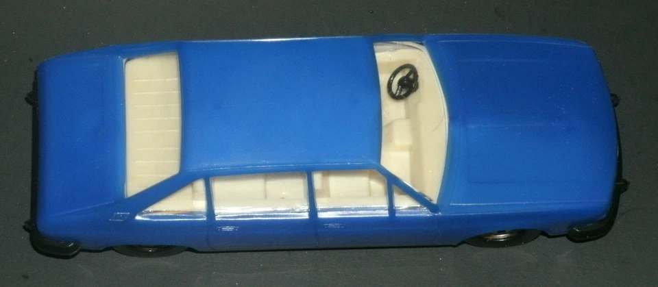 Coche modelo checo Tatra T613 de plástico escala 1/43 años 70 (5") MiniAuto 47739/01 azul Foto 4 de 4