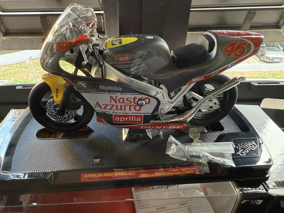 Guiloy 1:10 Aprilia Valentino Rossi 46 die-cast Metal - Immagine 2 di 4