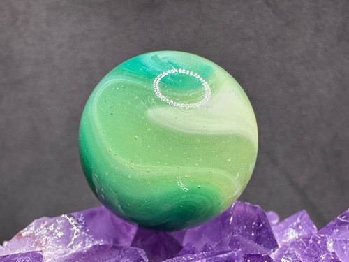 HUGE Vintage Akro Agate LIMEADE Corkscrew Marble UV GLOWING - Green - 1" MINT- - Picture 5 of 11