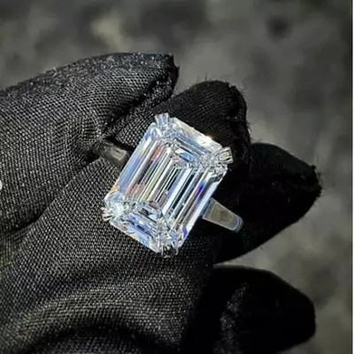 Moissanit-Verlobungsring 4 kt Smaragdschliff massiv 10 kt Weißgold