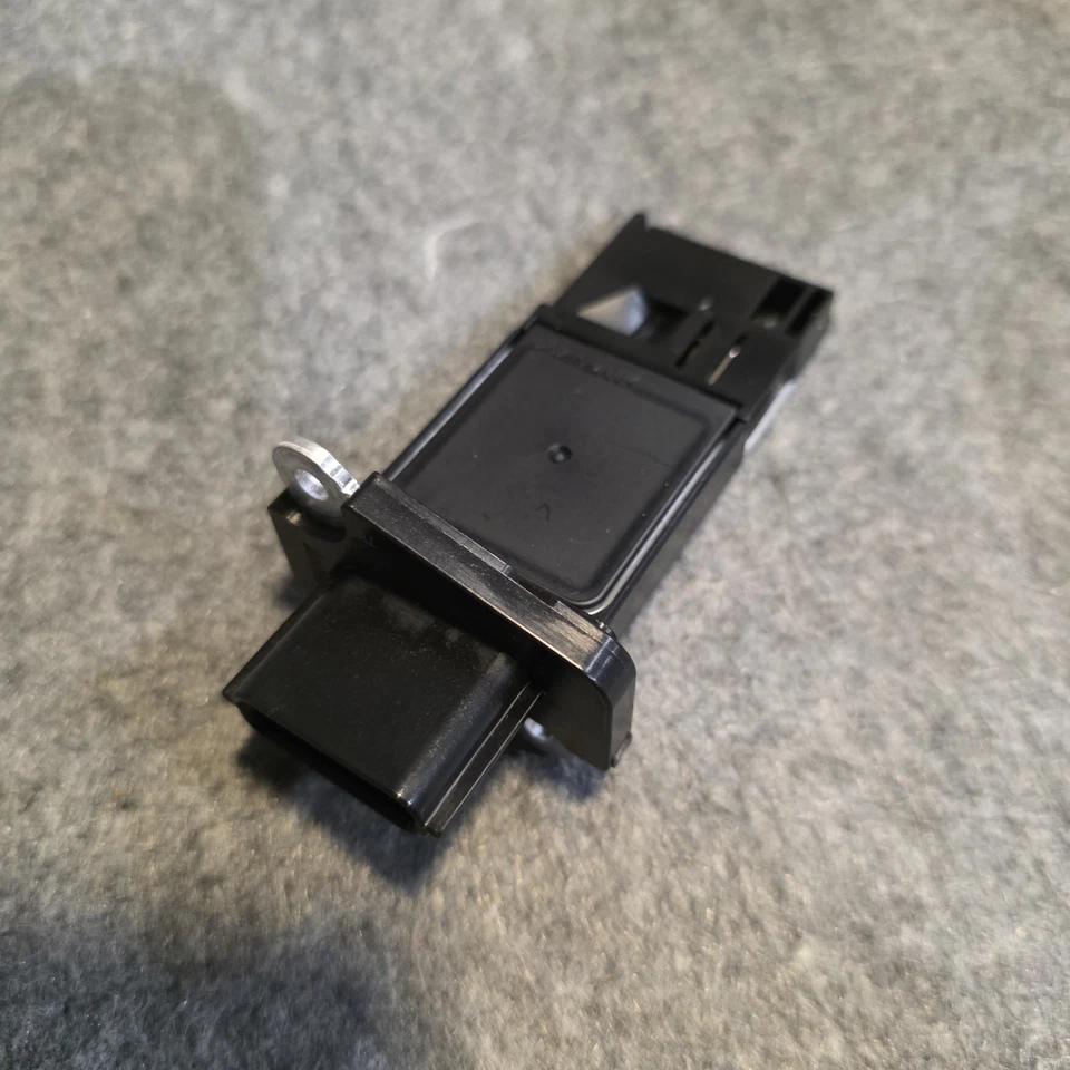 Sensor de flujo de masa de aire Hitachi MAF0031 para Infiniti G37 Nissan Cube Suzuki Equator Foto 4 de 4