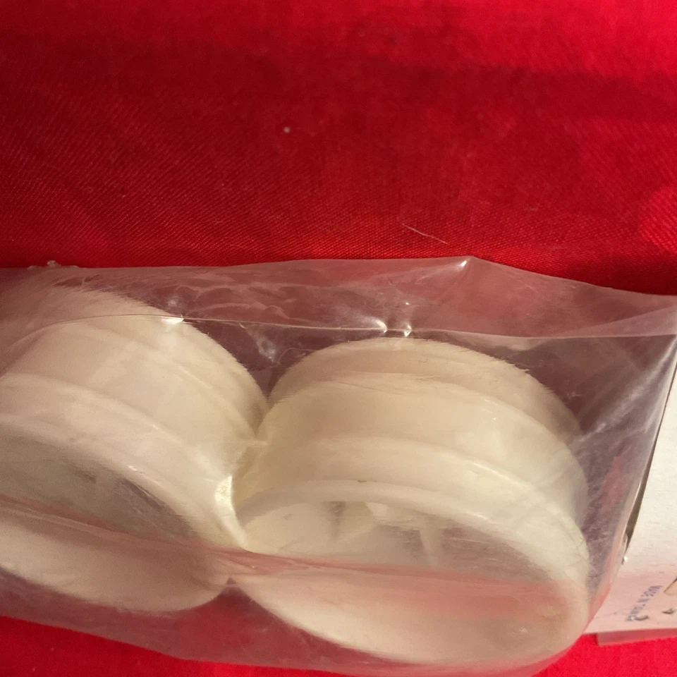 IMEX 8565 Kyosho 2.0’’ White Rims 4WD Front - Image 4 of 4