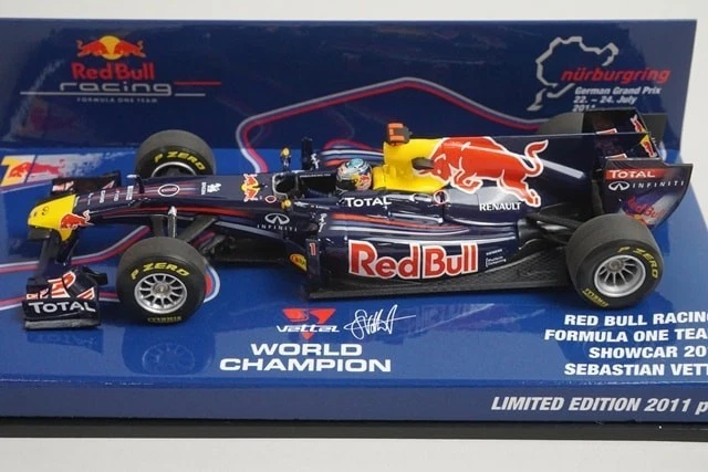 1:43 MINICHAMPS 413110271 Red Bull Racing Renault Show Car 2011 S.Vettel #1 - Image 3 of 4