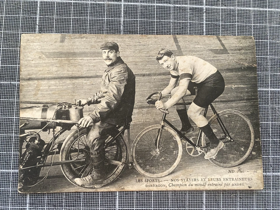 Cpa: LES SPORTS  (vélo, cyclisme)  DARRAGON  Stayer français, entrainé par André - Photo 1/4