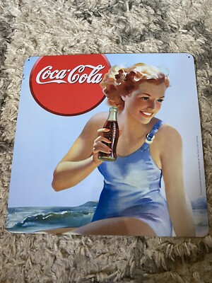 COCA COLA Werbe Blechschild Pin-Up in der Flasche Deko BAR TABAK 