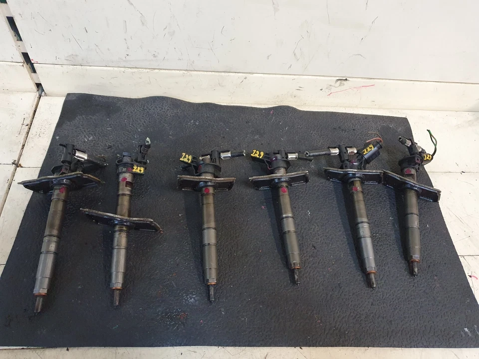 129* Audi A6 Quattro 3,0 BJ06 1x Einspritzdüse Injektor 059130277