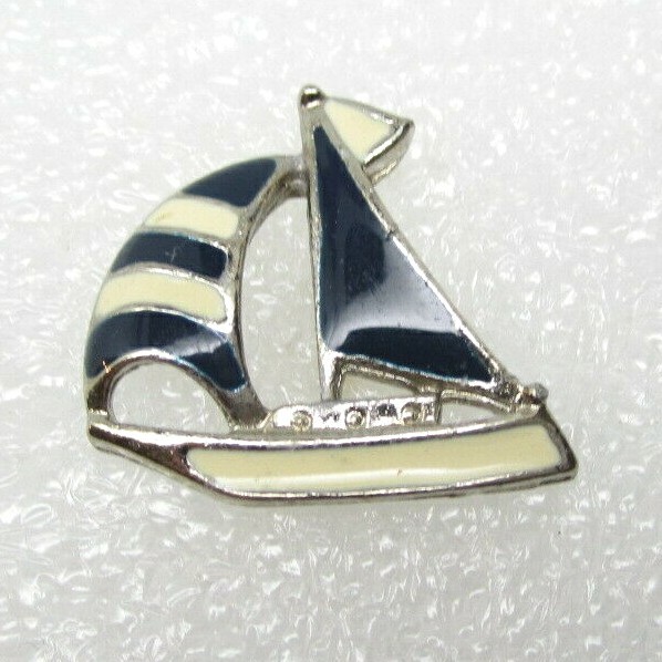 Sail Boat Sailing Lapel Pin (B293)